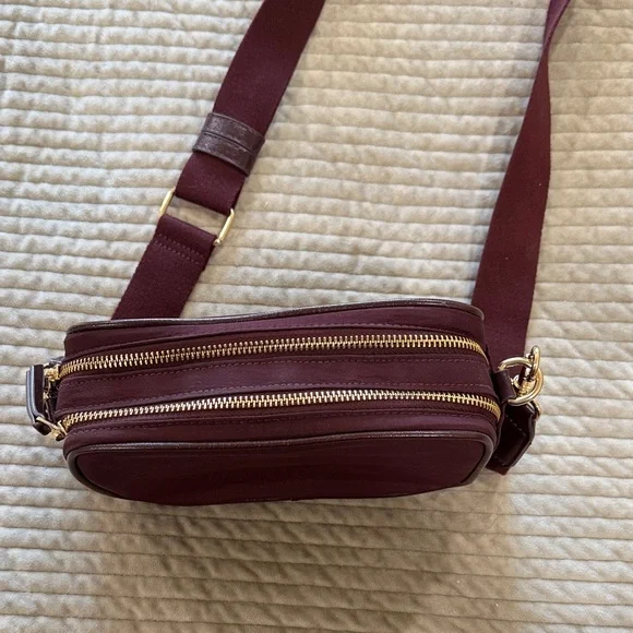 Universal Thread Burgundy Crossbody Camera Bag with Gold Hardware - Picture 2 of 3